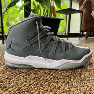 Nike Jordan max aura